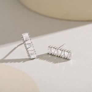 Trapezoid Zirconia Geometric Stud Earring 40200297