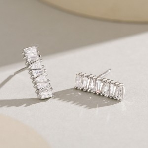 Trapezoid Zirconia Geometric Stud Earring 40200297