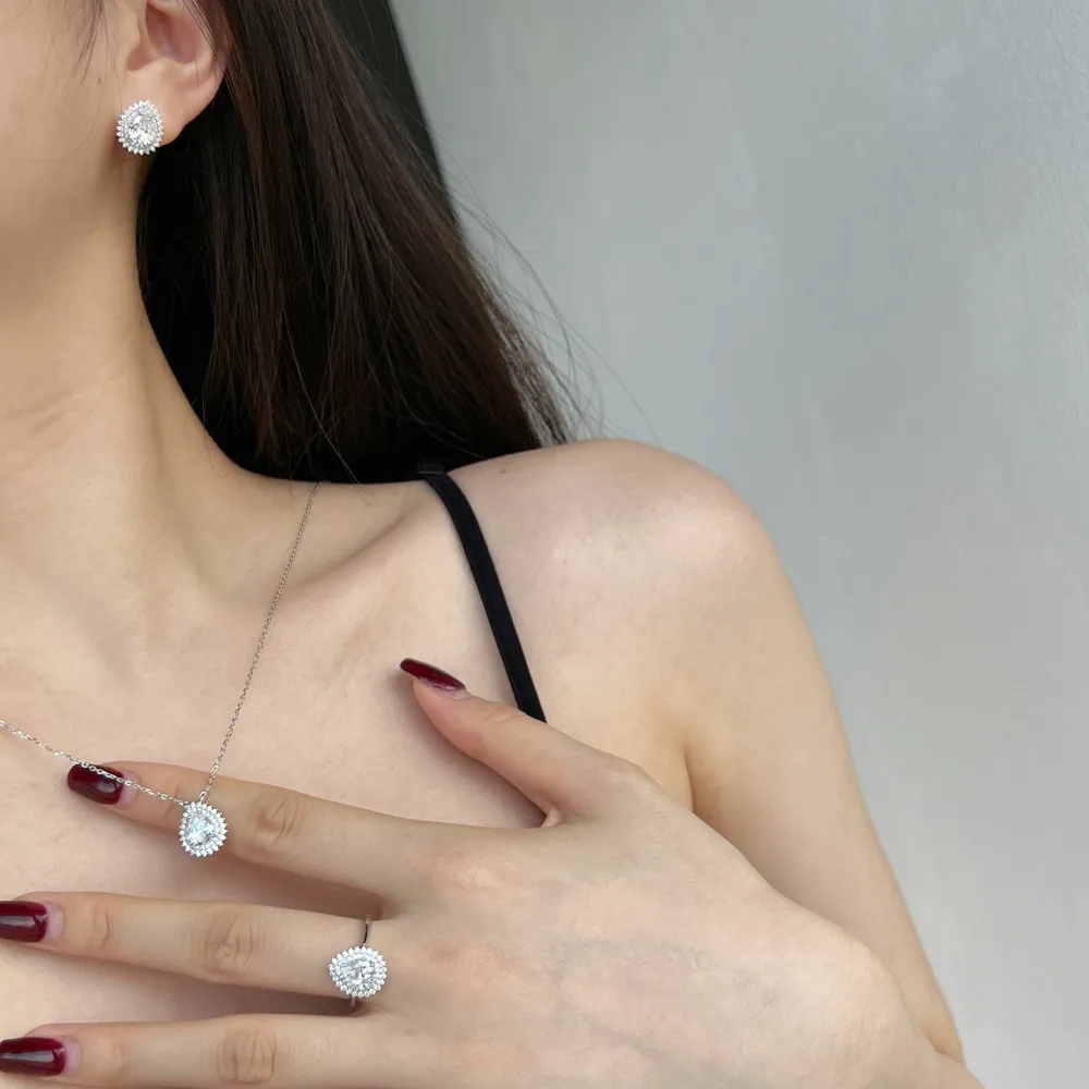 Vintage Teardrop Zirconia Stud Earrings 40200365 - image1