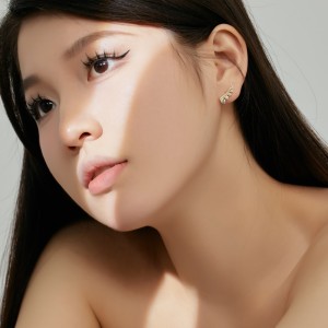 Minimalist Zirconia Stud Earring 40200420