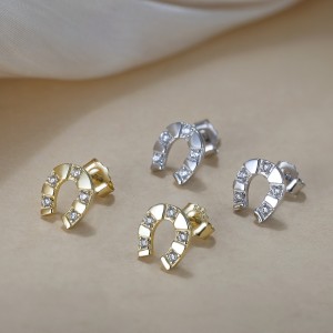 S925 Lucky Symbol Horseshoe Stud Earrings 40200529