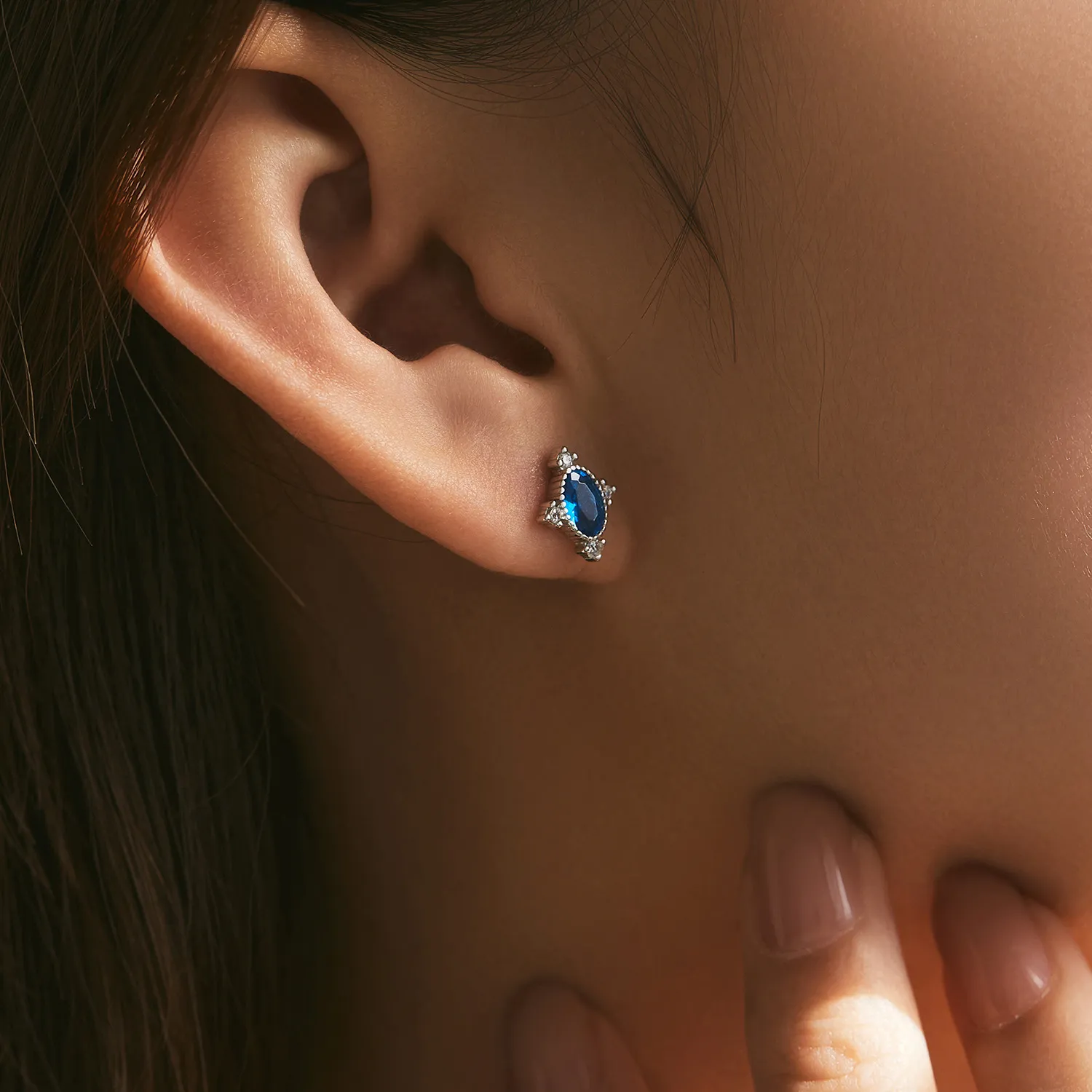 S925 Vintage Oval Blue Zirconia Stud Earring 40200532 - image1