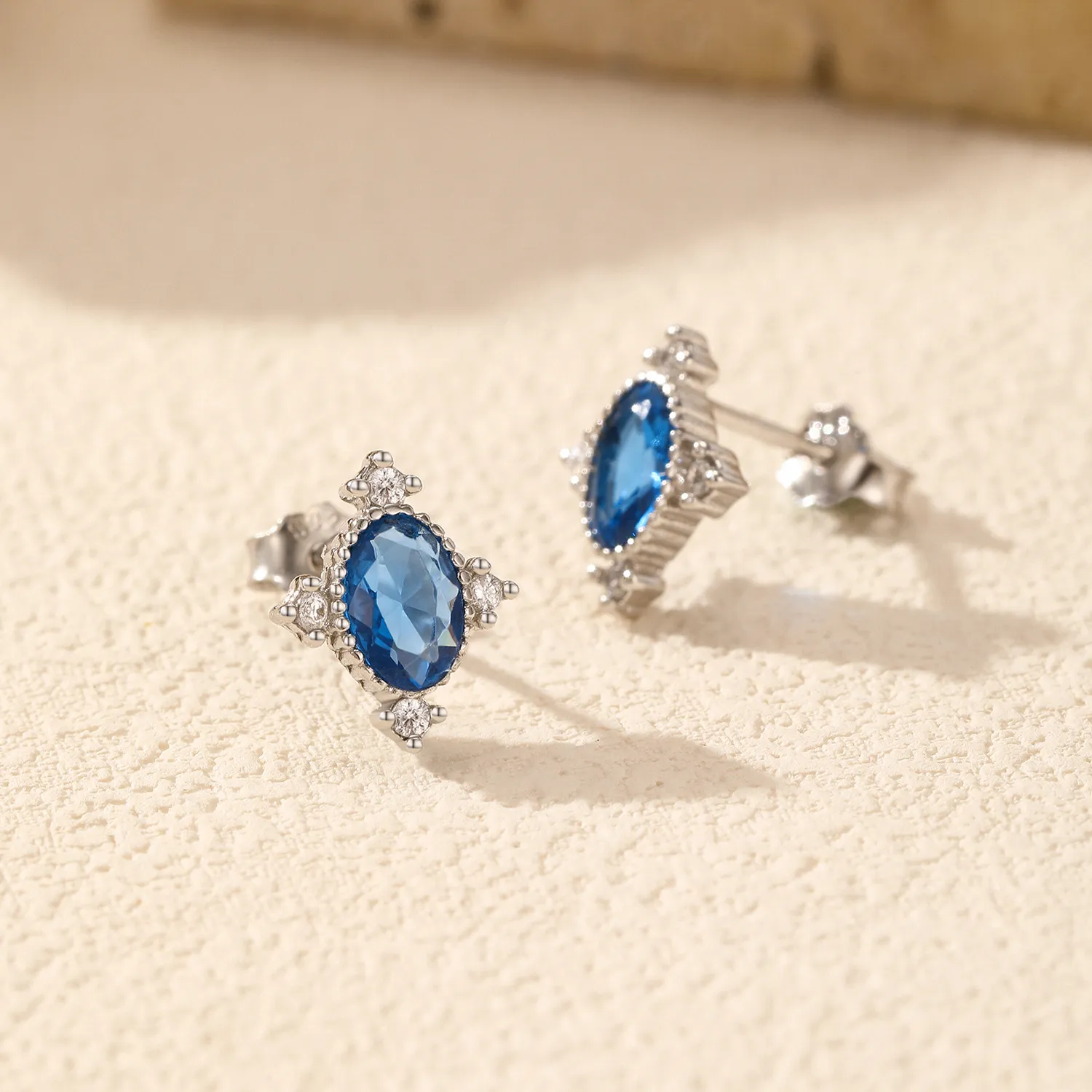 S925 Vintage Oval Blue Zirconia Stud Earring 40200532 - image2