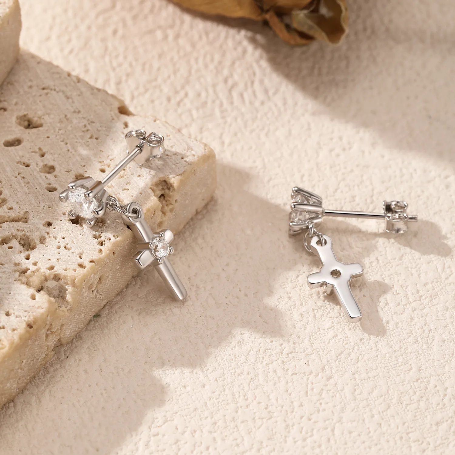 S925 Vintage Zirconia Cross Stud Earring 40200535 - image2