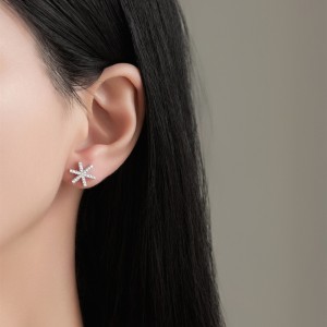 925 Sterling Silver Snowflake CZ Stud Earring 40200583