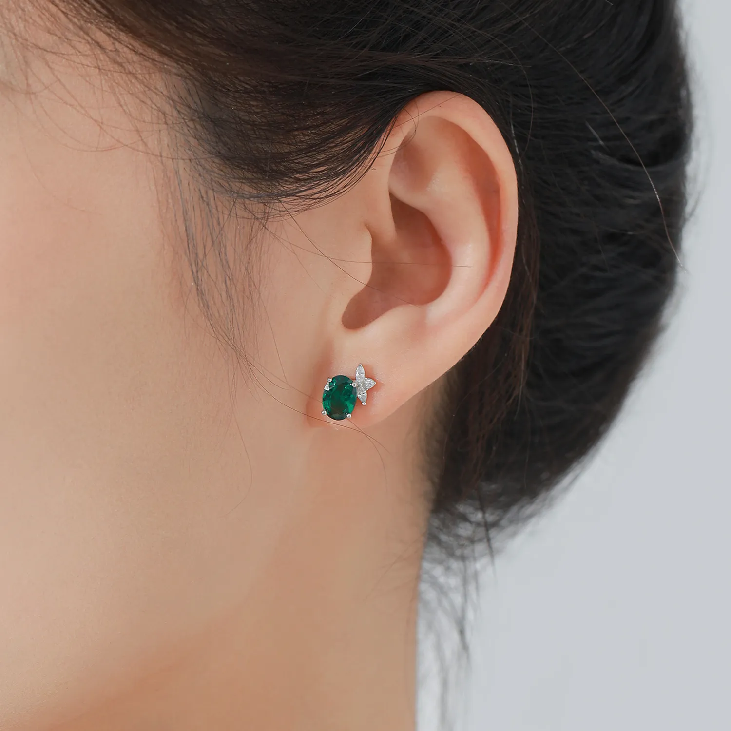 925 Sterling Silver Vintage Oval Green Zircon Stud Earring 40200711 - image1