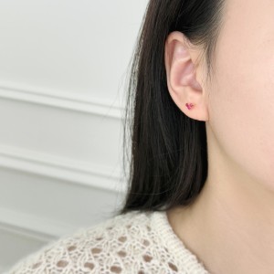 925 Sterling Silver Geometric Magenta Heart Stud Earrings 40200777