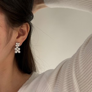 925 Silver Floral Cluster Statement Stud Earrings 40200783 925 Silver Floral Cluster Statement Stud Earrings 40200783