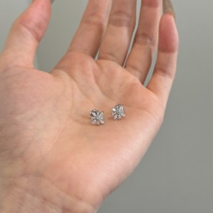 925 Silver Crystal Snowflake Stud Earrings 40200785