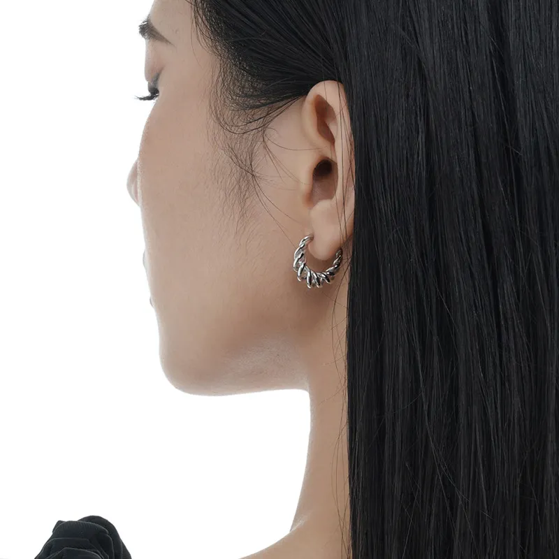 Hollowed Knited Cowhorn Stud Earring 40400022 - image2