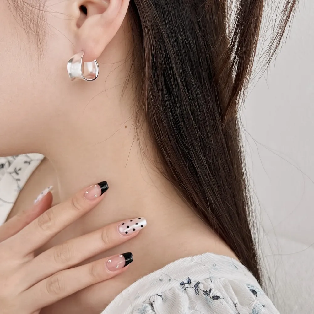 Dull Polish Wide Curve Stud Earring 40400032 - image2