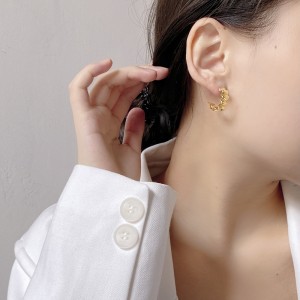 Geometric Wave Curve Stud Earring 40400039