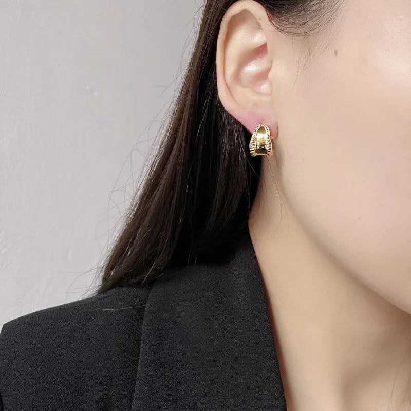 Vintage Wide Engraved Stud Earring 40400044 - image1
