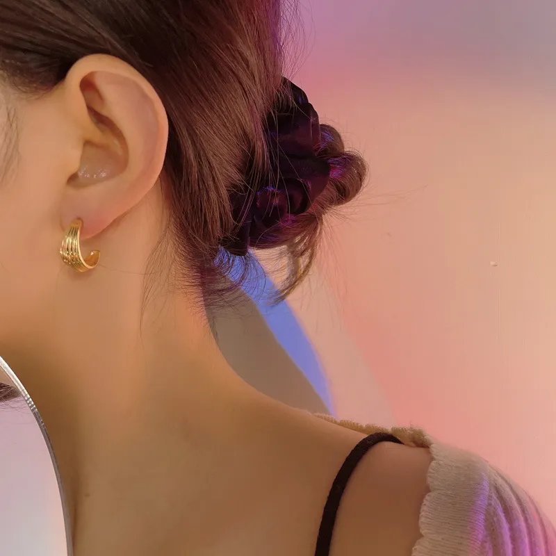 Geometric Arc Stud Earring 40400047 - image1