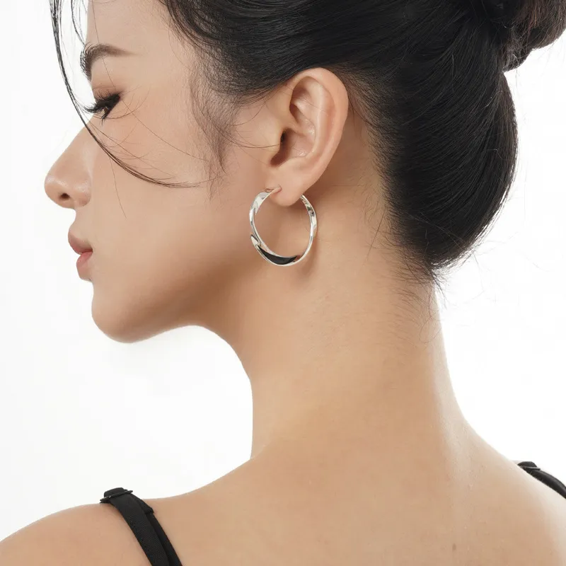 Geometric Mobius Black Silver Stud Earring 40400055 - image1