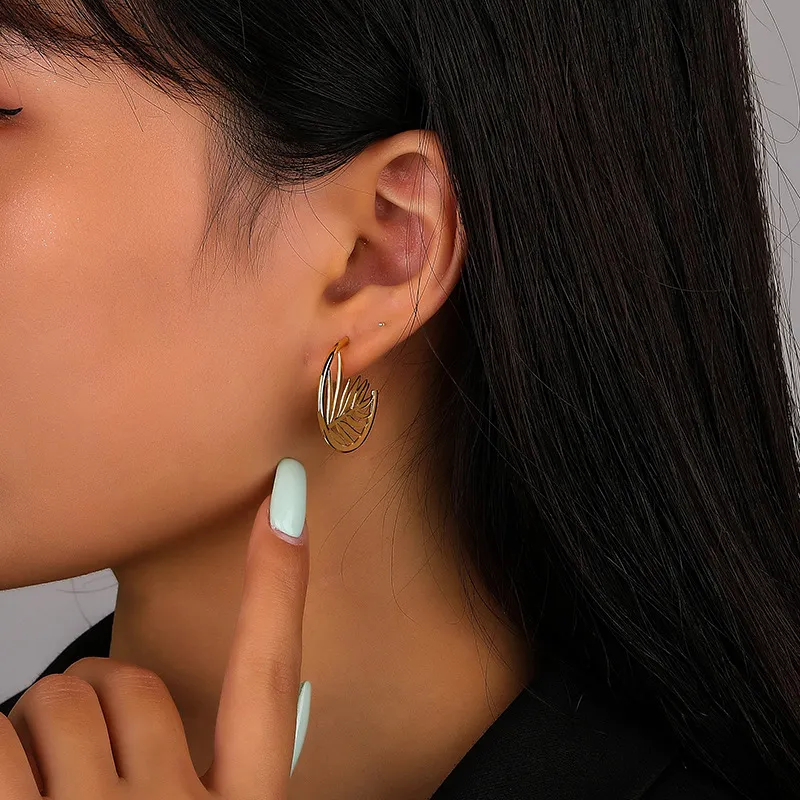 Hollow Leaves C Shape Stud Earring 40400068 - image1