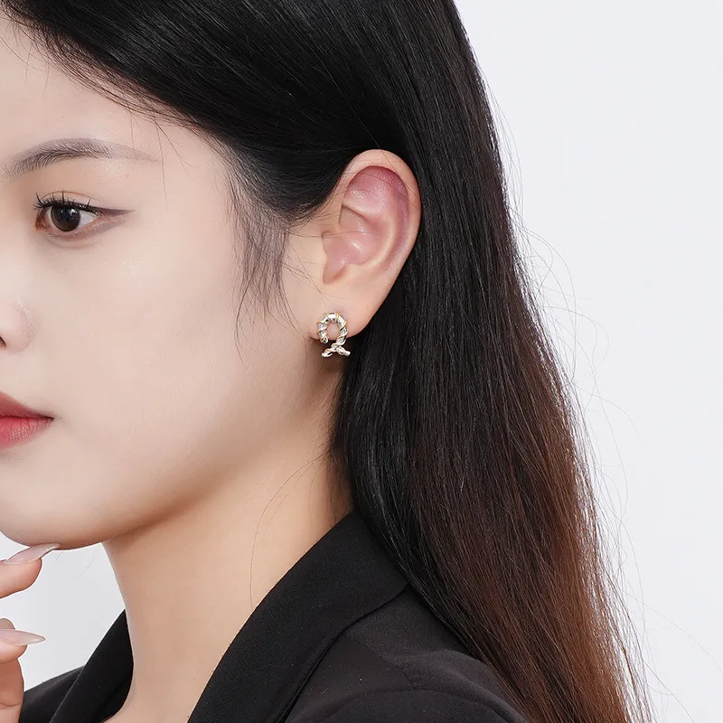 Geometric Twisty Pearl Stud Earring 40400072 - image1