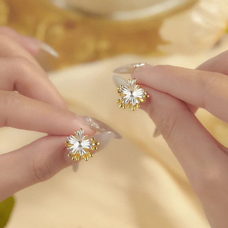 Two Tones Blooming Flowers Stud Earring 40400073 - image2