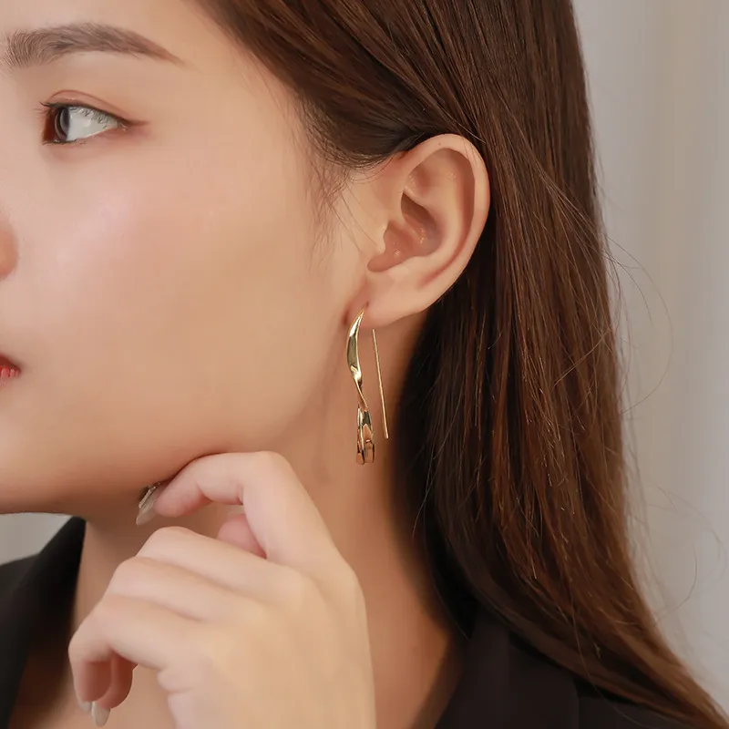 Irregular Curve Lines Stud Earring 40400079 - image1