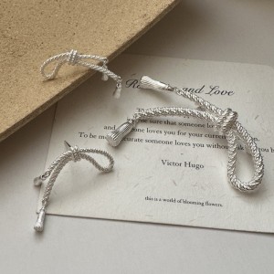 925 Sterling Silver Vintage Twisted Bow Stud Earring 40400125
