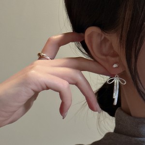 925 Sterling Silver Textured Bow Earring 40400128