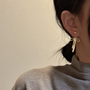 925 Sterling Silver Textured Bow Earring 40400128