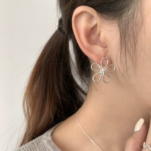 925 Sterling Silver Hollow Wire Floral Knot Stud Earrings 40400144 925 Sterling Silver Hollow Wire Floral Knot Stud Earrings 40400144