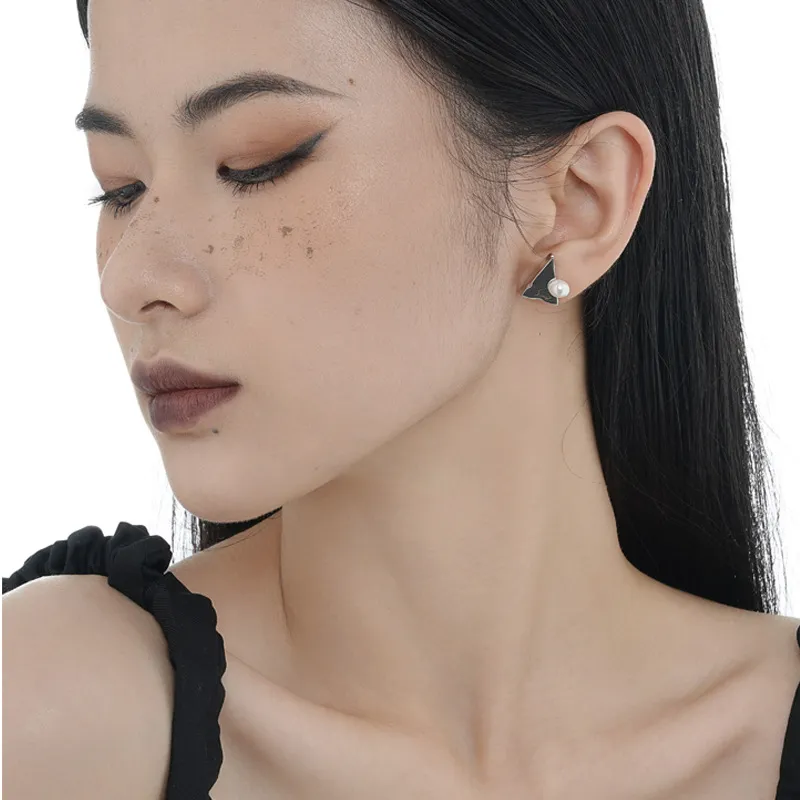 Triangle Cheese Pearl Stud Earring 40500004 - image2