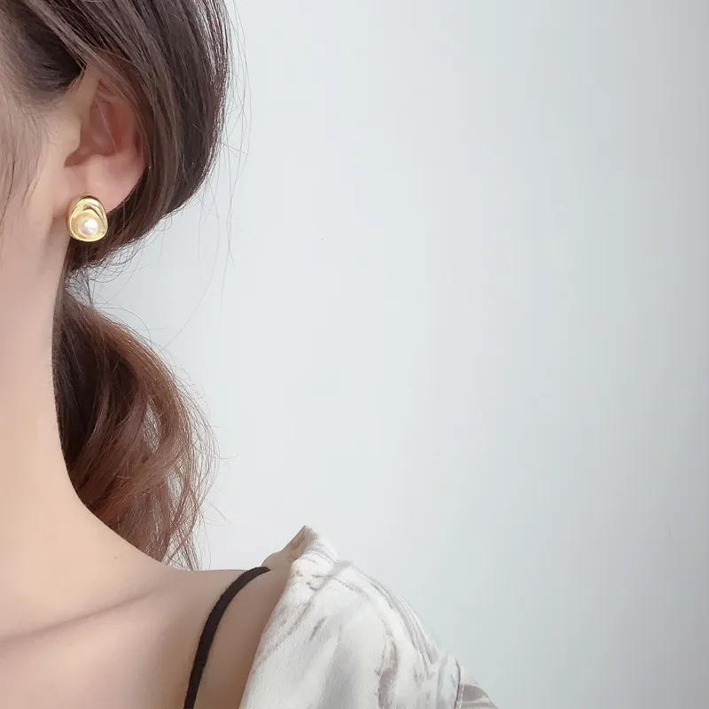 Geometric Pearl Stud Earring 40500005 - image1
