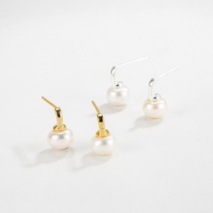 Minimalist Baroque Pearl Stud Earring 40500007