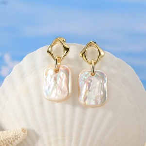 925 Sterling Silver Baroque Fresh Water Pearl Stud Earring 40500022
