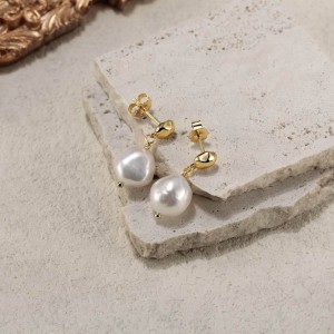 925 Sterling Silver Irregular Fresh Water Pearl Stud Earring 40500028