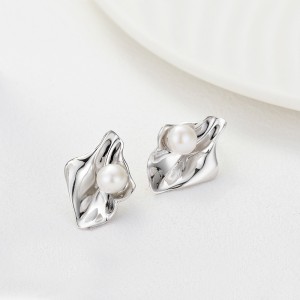 925 Sterling Silver Irregular Pearl Stud Earring 40500071