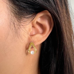 Wholesale 925 Sterling Silver Freshwater Pearl Teardrop Stud Earrings 40500116