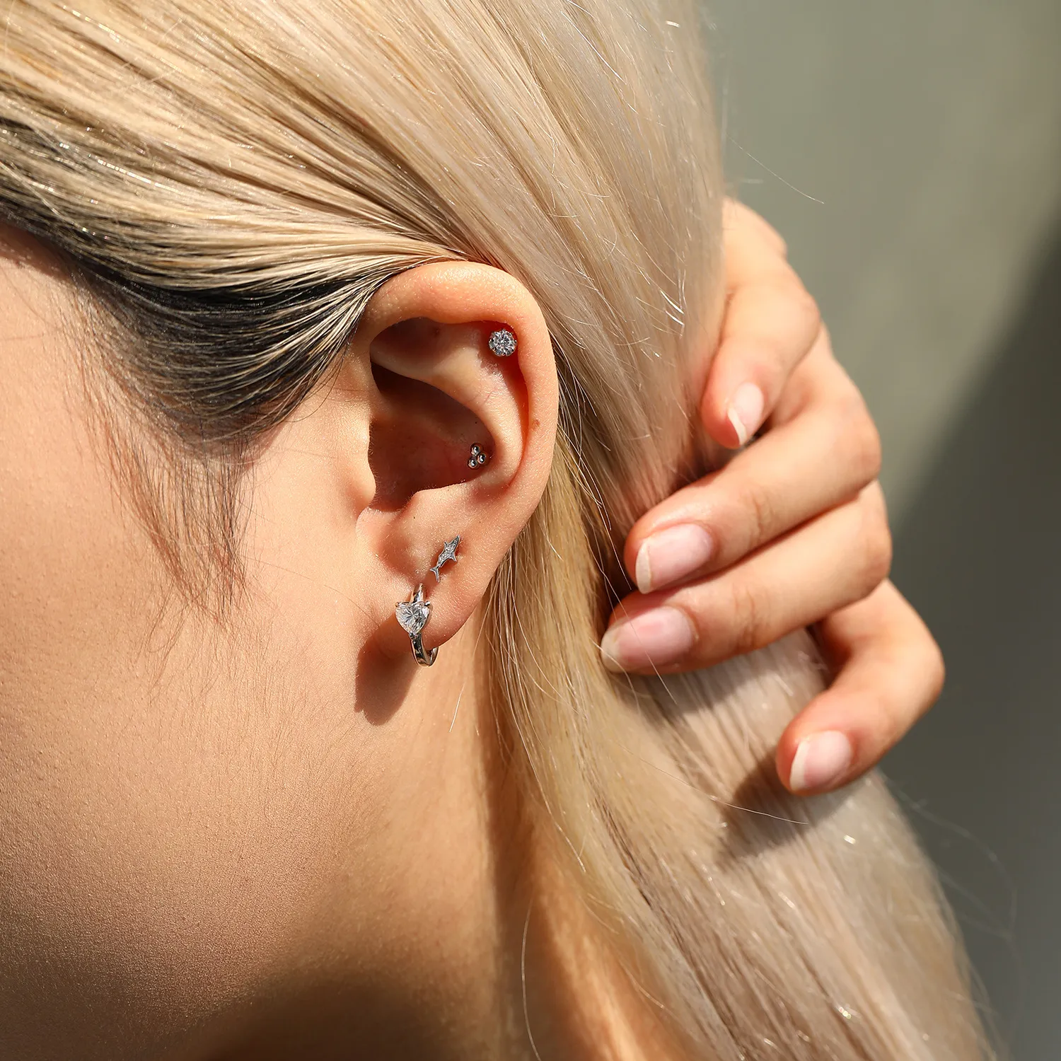 Wholesale 925 Sterling Silver Three Bead Cluster Flat Back Cartilage Stud 40600024 - image1