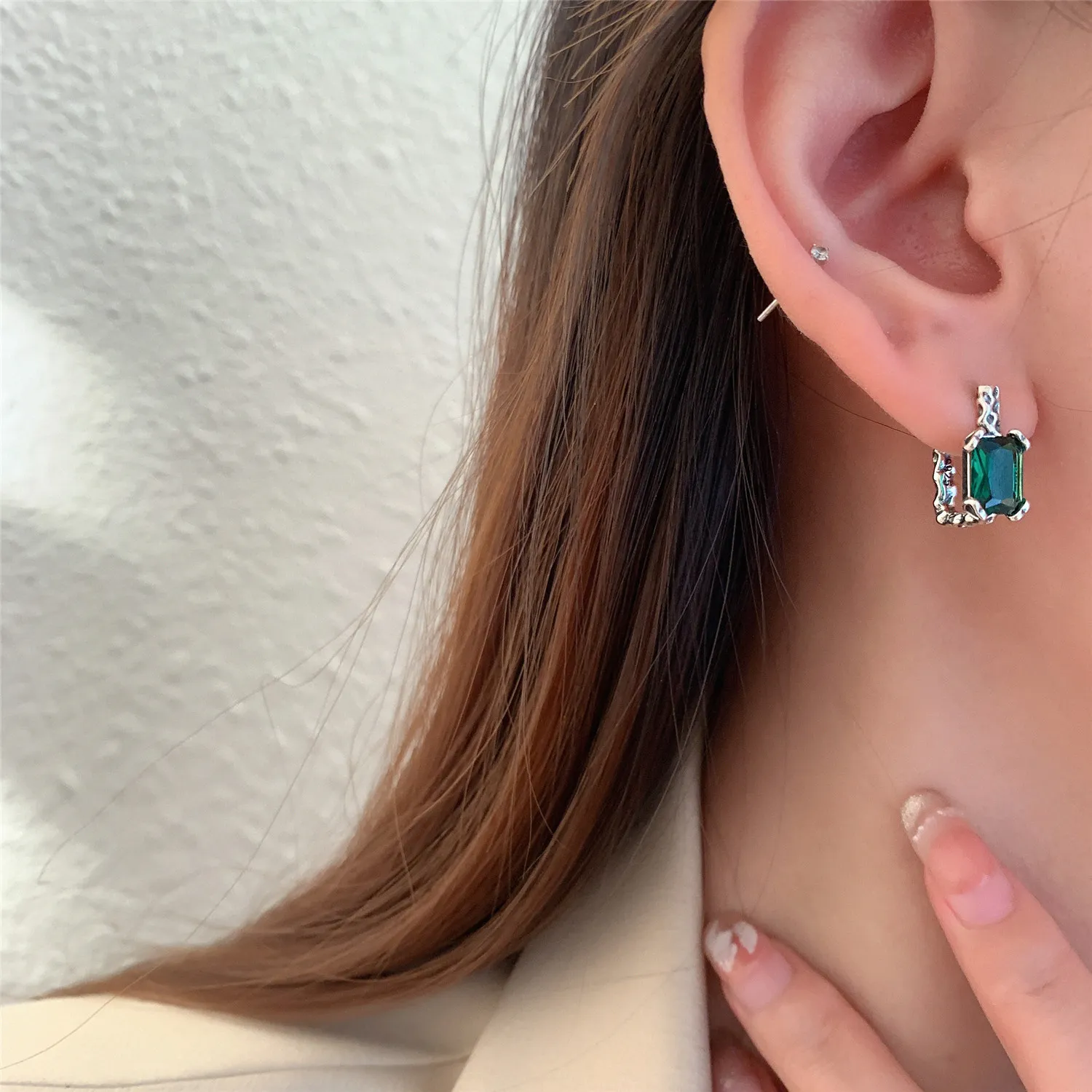 Vintage Hammer Pattern Zirconia Hoop Earring 60200114 - image2