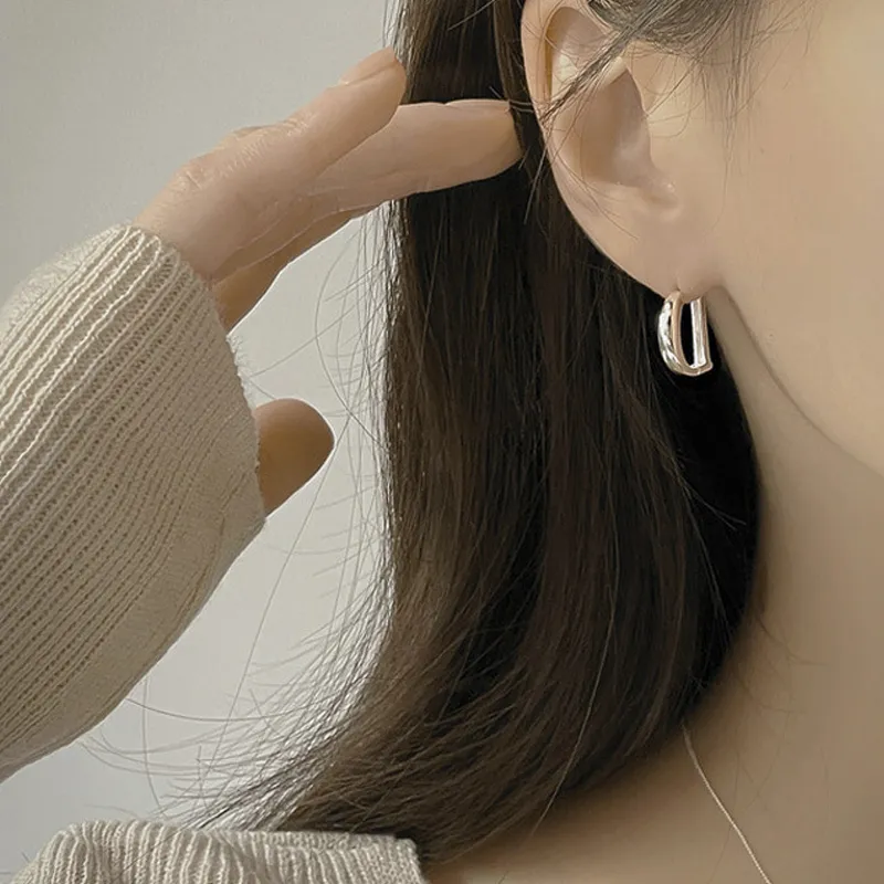 Fashion Letter D Hoop Earring 60200118 - image2