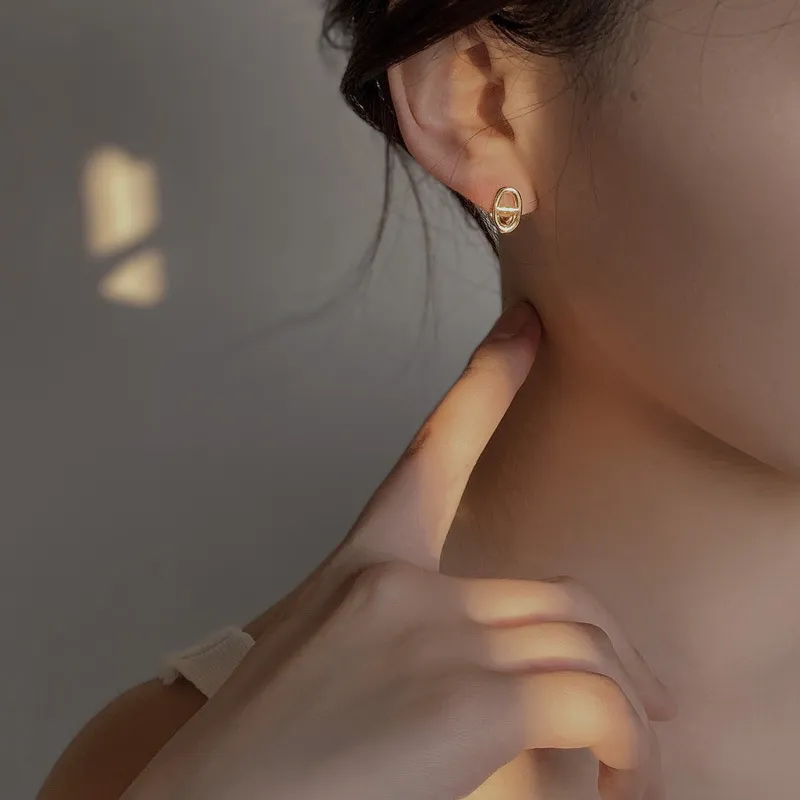 Geometric Hollow Hoop Earring 60200122 - image1