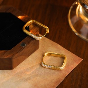 Unique Satin U Shape Zirconia Hoop Earring 60200141