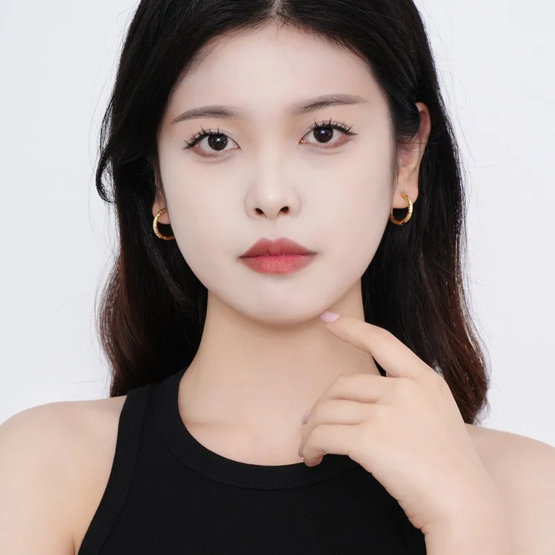 Classic Hammer Pattern Hoop Earring 60200142 - image3