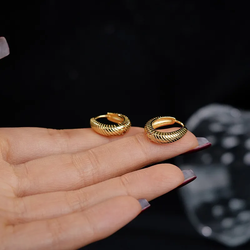 Classic Twisted Pattern Hoop Earring 60200143 - image2