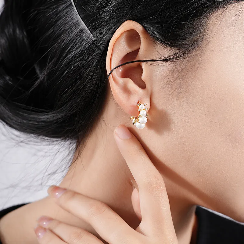 Elegant Shell Beads Zirconia Hoop Earring 60200144 - image1