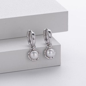 925 Sterling Silver Pearl Hoop Earring 60300190