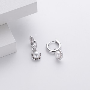 925 Sterling Silver Pearl Hoop Earring 60300190