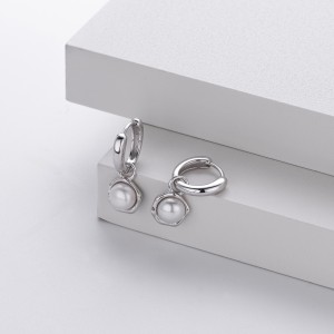 925 Sterling Silver Pearl Hoop Earring 60300190