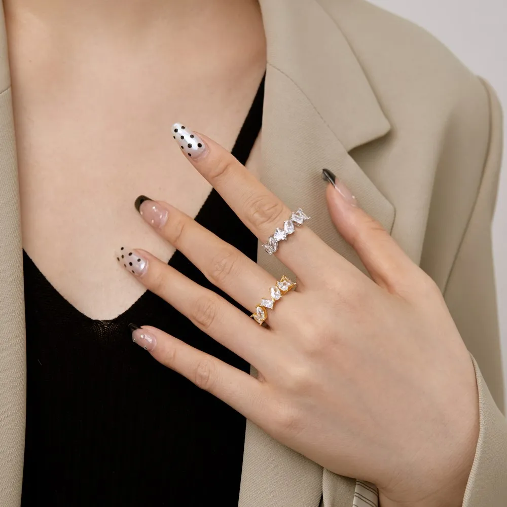 Shiny Zirconia Cluster Band Ring 70100111 - image1