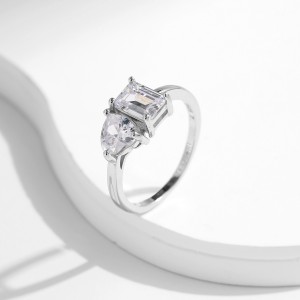 925 Sterling Silver Heart & Emerald Cut CZ Ring 70100371 925 Sterling Silver Heart & Emerald Cut CZ Ring 70100371