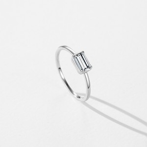 925 Sterling Silver White Zirconia Minimalist Ring 70100397