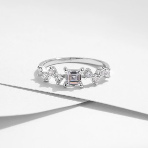 925 Sterling Silver Emerald-Cut Zircon Ring 70100439