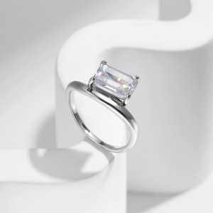 925 Sterling Silver Emerald-Cut Solitaire Zircon Ring 70100448